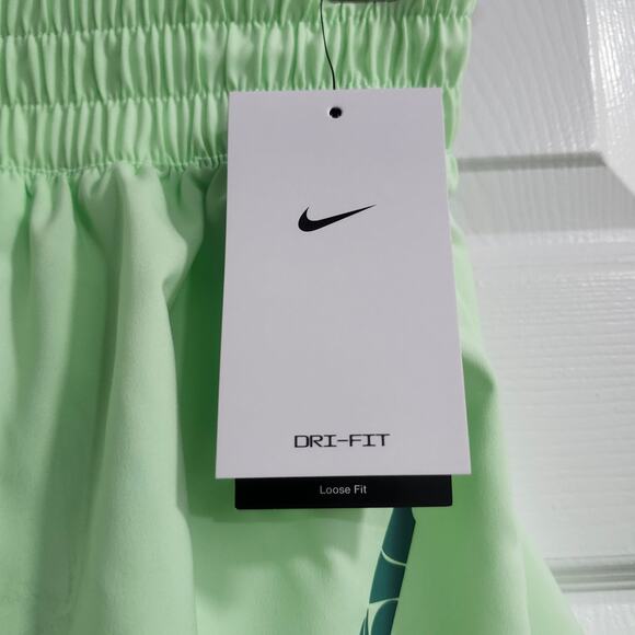 ❤️NWT❤️ Nike Women's Light Green Dri-FIT Shorts - Picture 2 of 9